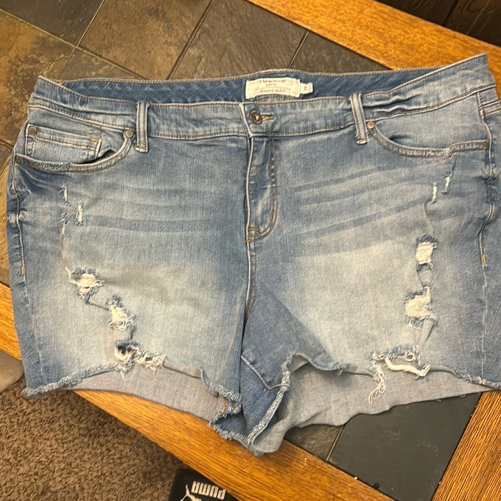 Torrid Jean shorts with rainbow pocket.Size 24